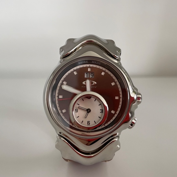 Oakley Judge II GMT Swiss Watch, Sapphire Crystal and Brown Leather Strap - Picture 5 of 12